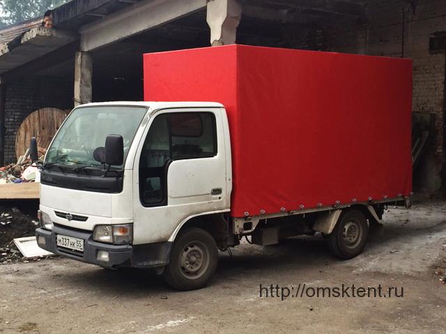 Тент-ПВХ красного цвета на грузовик Nissan 
